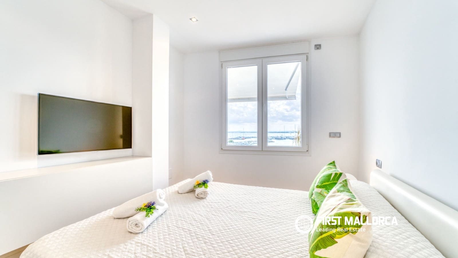 2 bedroom Apartment for rent in Puerto de Alcudia with garage - € 6,000 (Ref: 9872663)