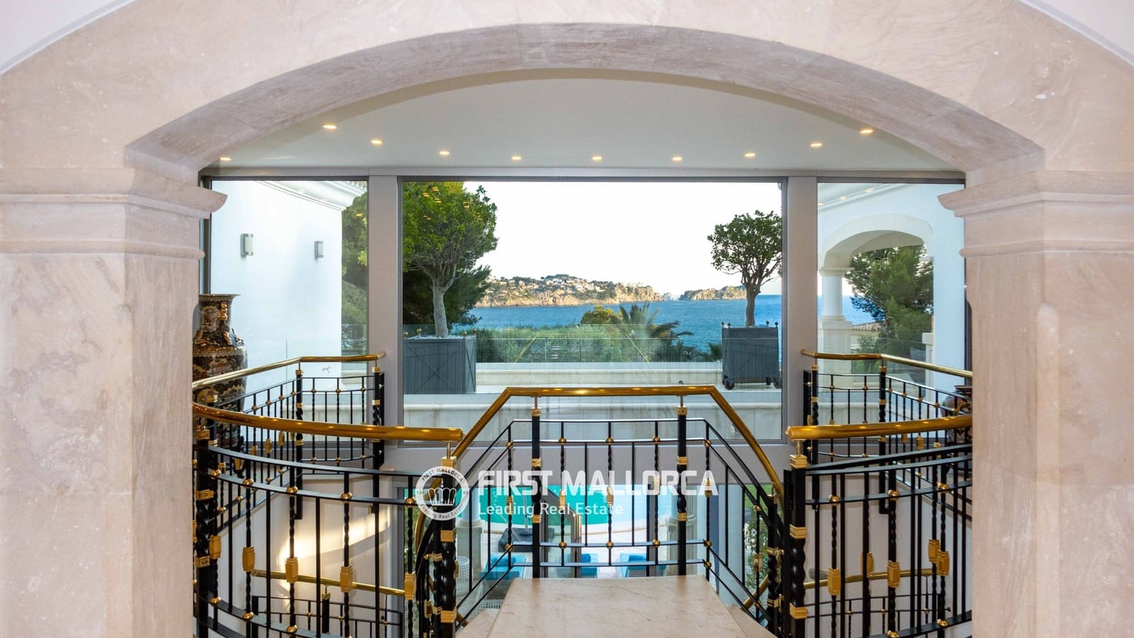 7 soverom Villa til salgs i Costa de la Calma med svømmebasseng garasje - € 6 950 000 (Ref: 9872667)