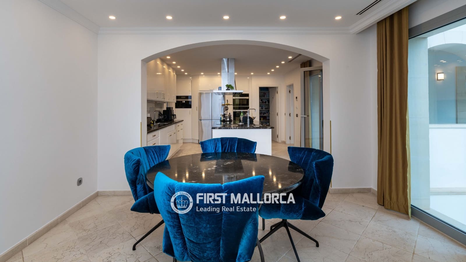 7 soverom Villa til salgs i Costa de la Calma med svømmebasseng garasje - € 6 950 000 (Ref: 9872667)