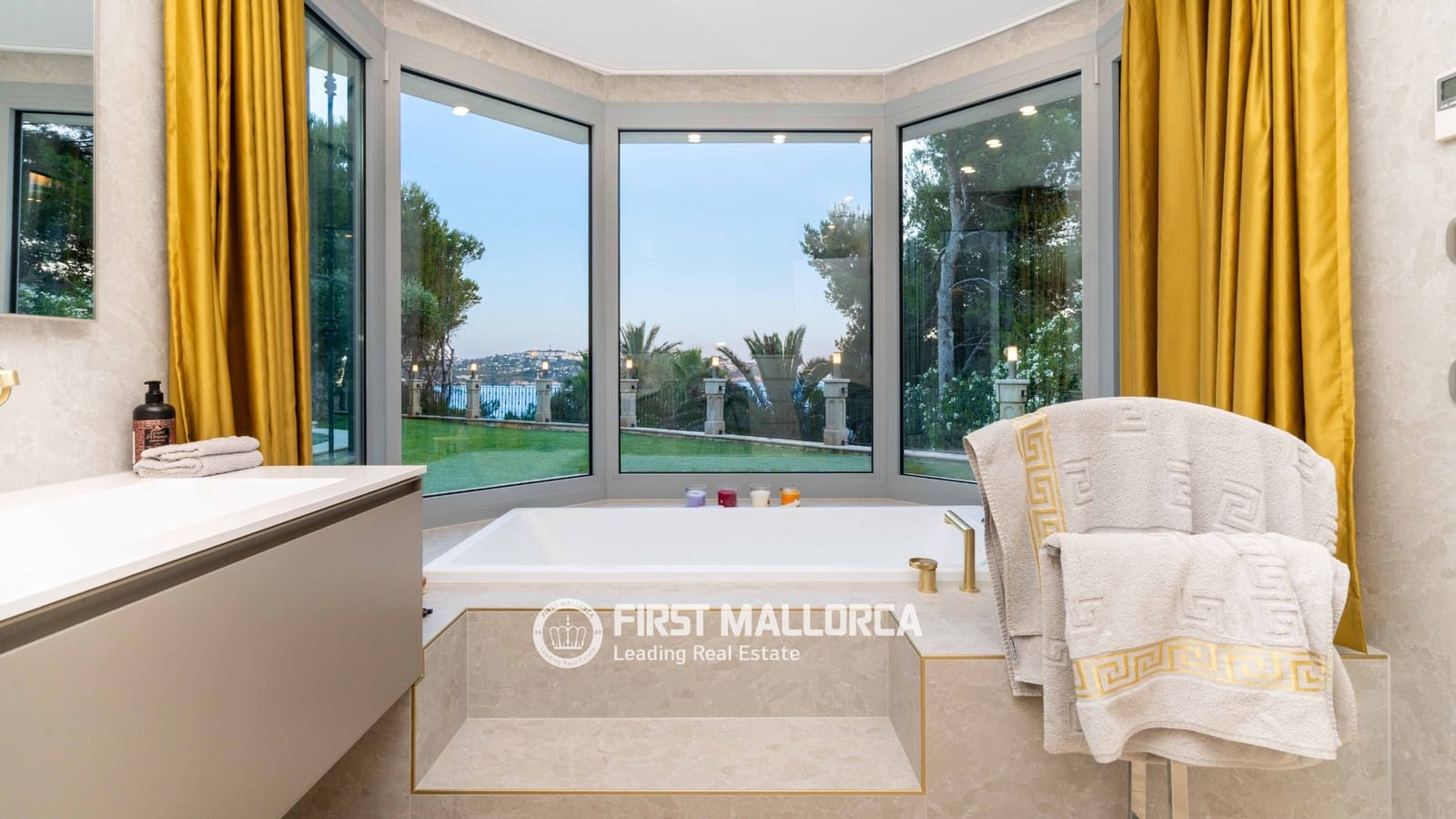 7 soverom Villa til salgs i Costa de la Calma med svømmebasseng garasje - € 6 950 000 (Ref: 9872667)