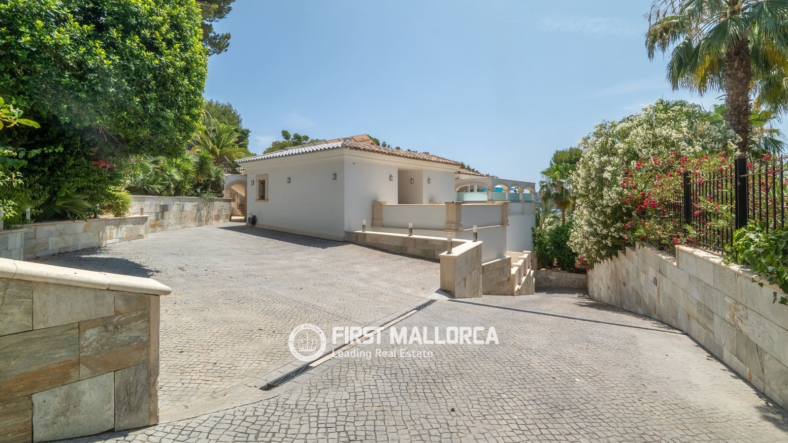 7 soverom Villa til salgs i Costa de la Calma med svømmebasseng garasje - € 6 950 000 (Ref: 9872667)