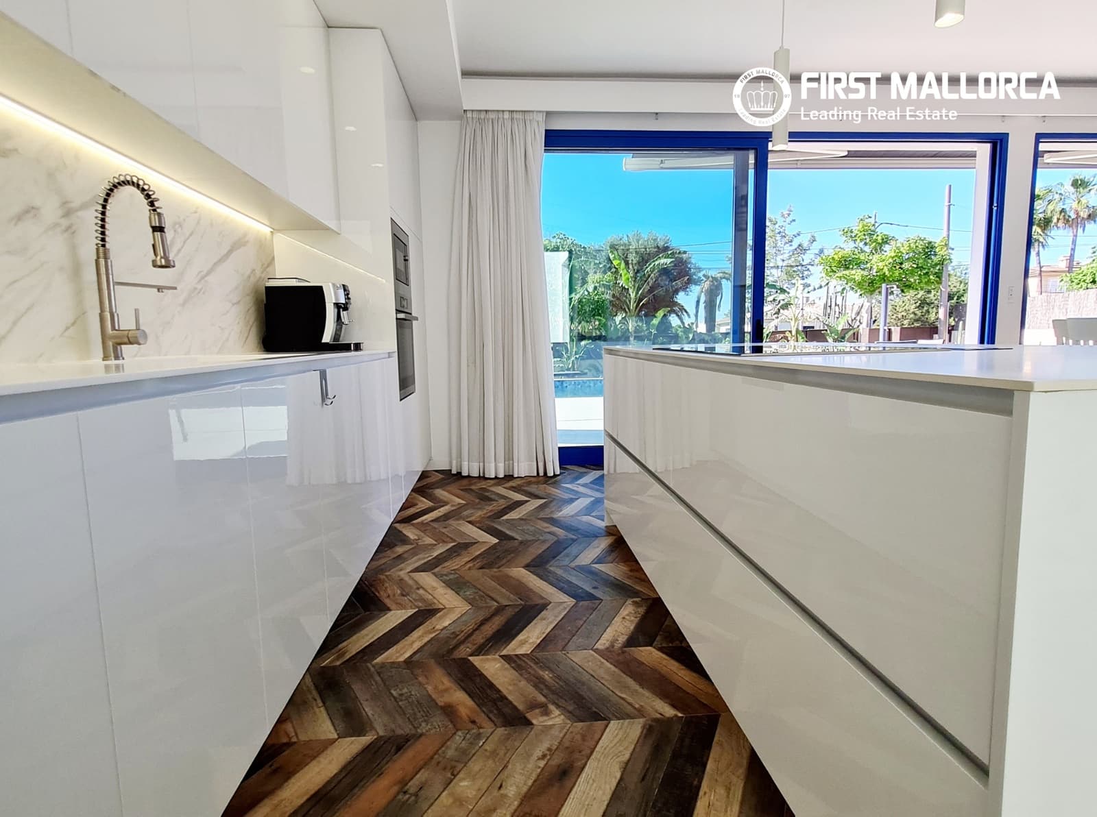 5 soveværelse Villa til leje i Palma de Mallorca med swimmingpool garage - € 7.900 (Ref: 9872668)