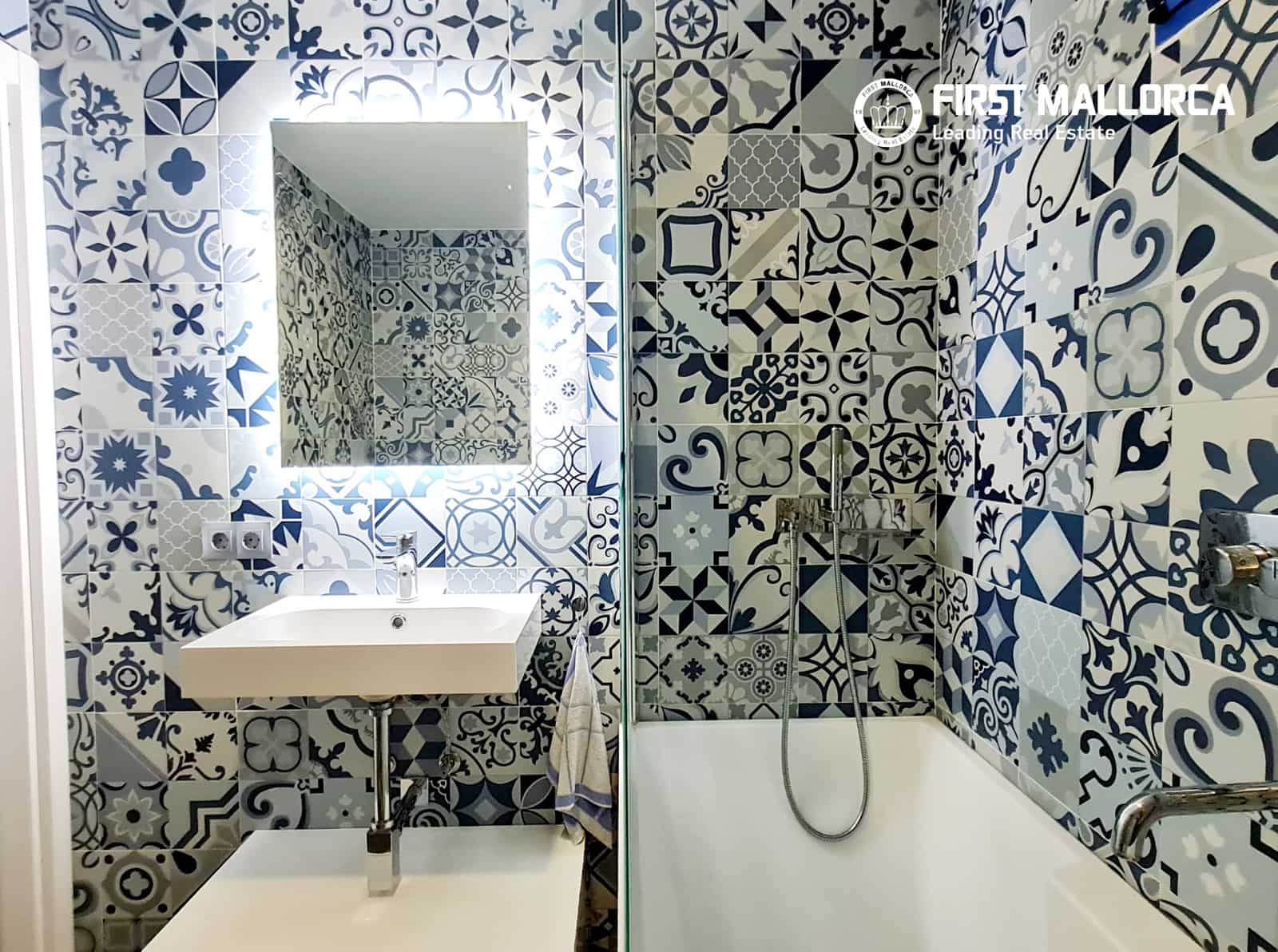 5 soveværelse Villa til leje i Palma de Mallorca med swimmingpool garage - € 7.900 (Ref: 9872668)