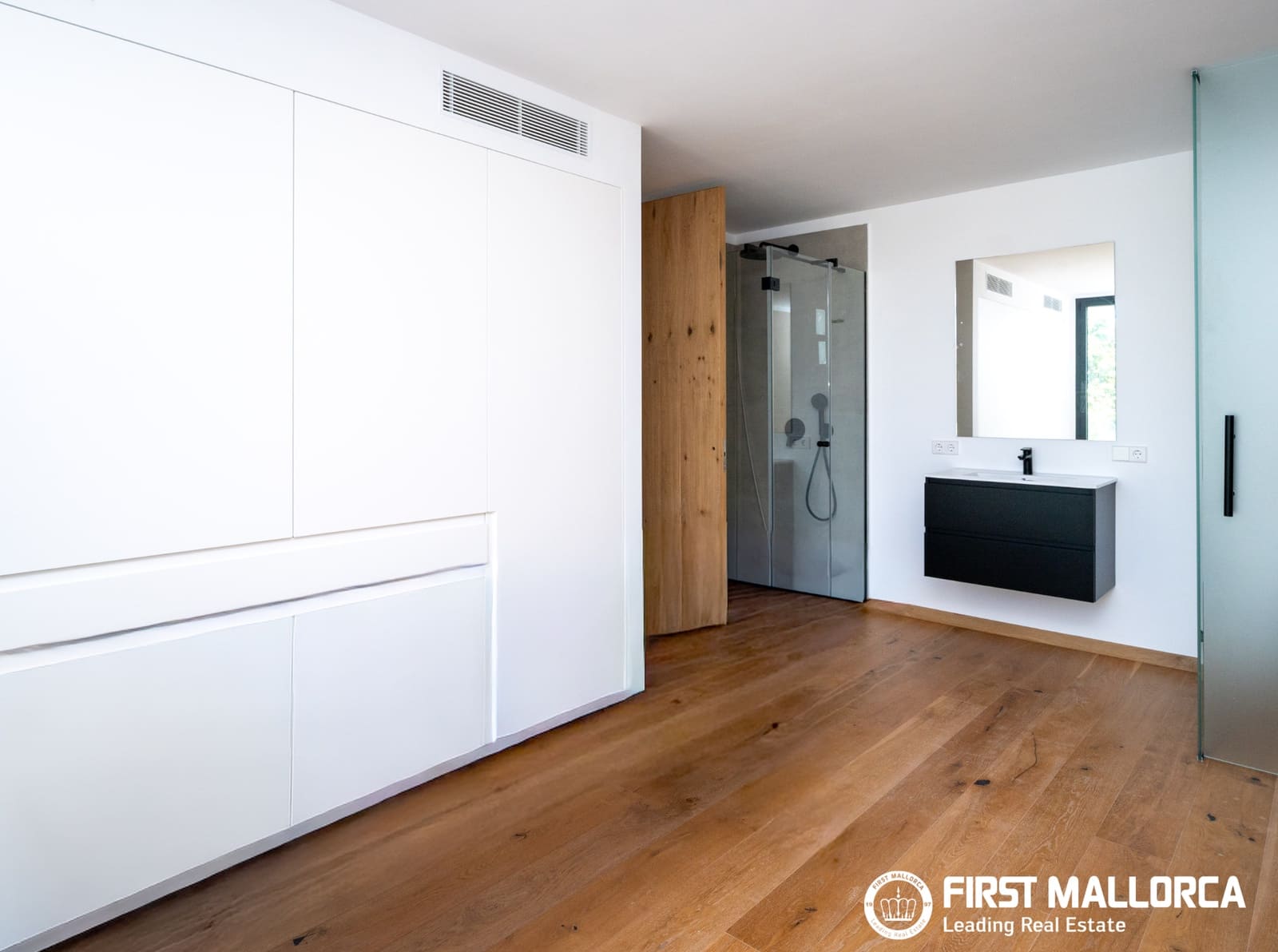 4 bedroom Townhouse for sale in Portocolom with garage - € 1,200,000 (Ref: 9877523)