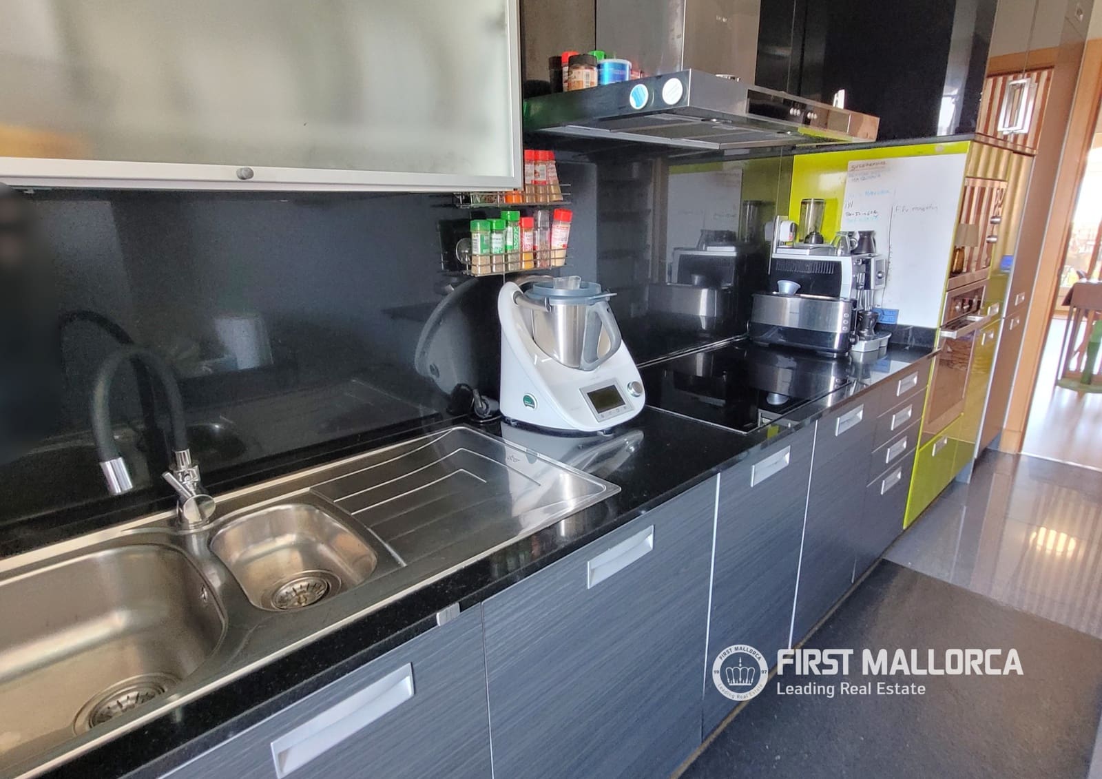 2 bedroom Apartment for rent in Palma de Mallorca with garage - € 2,000 (Ref: 9877524)