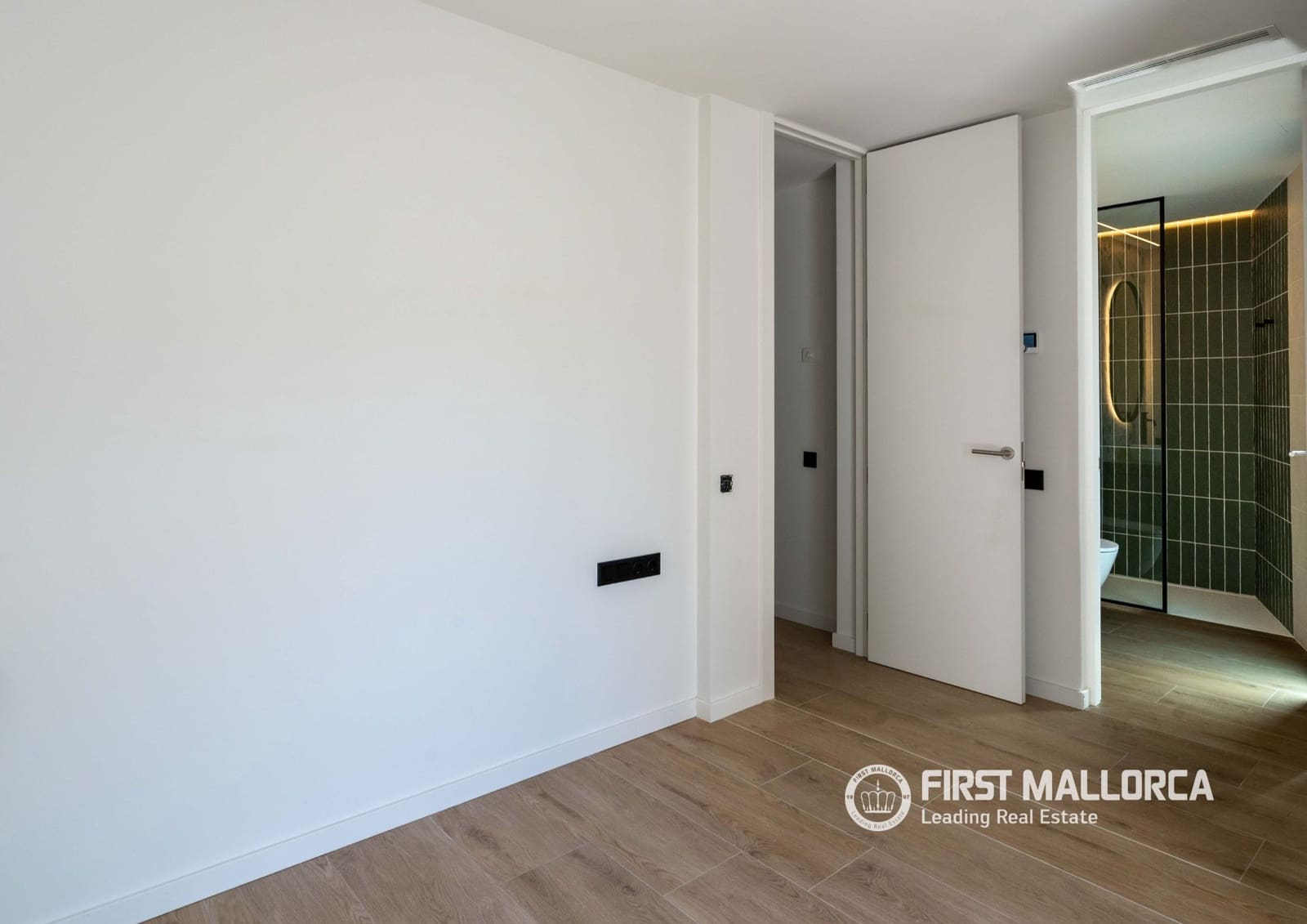 4 sypialnia Dom blizniak na sprzedaż w Genova z basenem garażem - 2 500 000 € (Ref: 9877525)