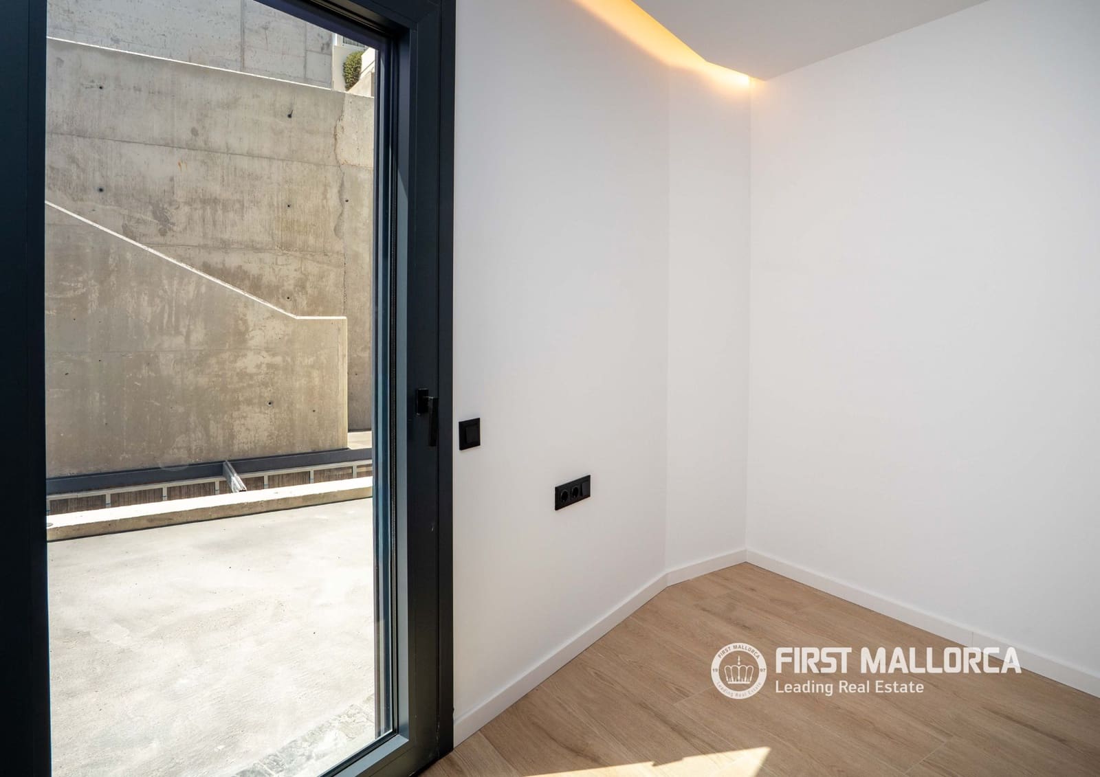 4 sypialnia Dom blizniak na sprzedaż w Genova z basenem garażem - 2 500 000 € (Ref: 9877525)
