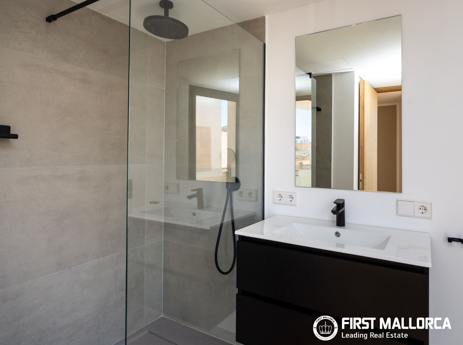3 bedroom Townhouse for sale in Portocolom with garage - € 1,250,000 (Ref: 9877526)
