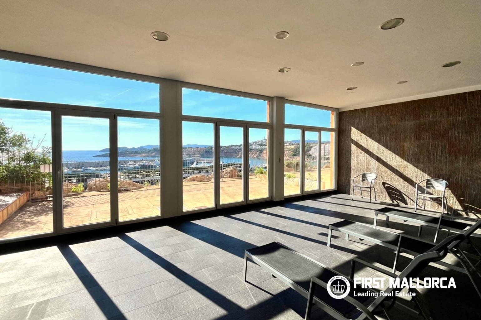 2 soverom Leilighet til salgs i El Toro / Port Adriano med svømmebasseng garasje - € 825 000 (Ref: 9883745)