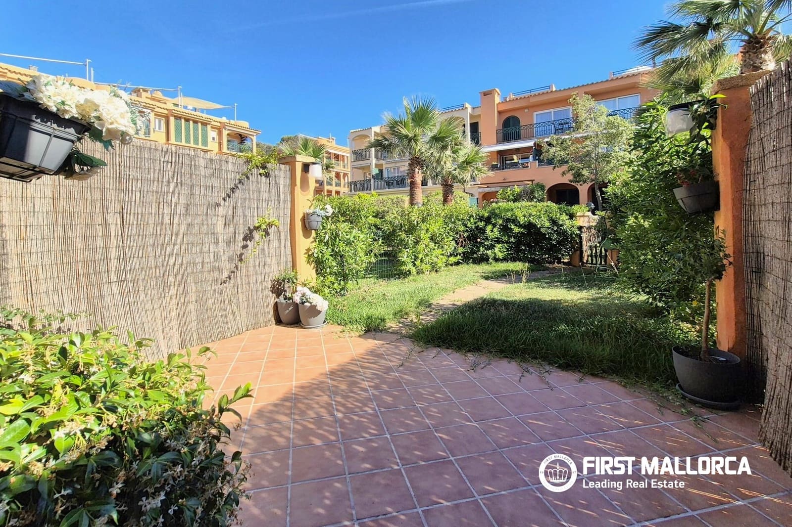 2 soverom Leilighet til salgs i El Toro / Port Adriano med svømmebasseng garasje - € 825 000 (Ref: 9883745)