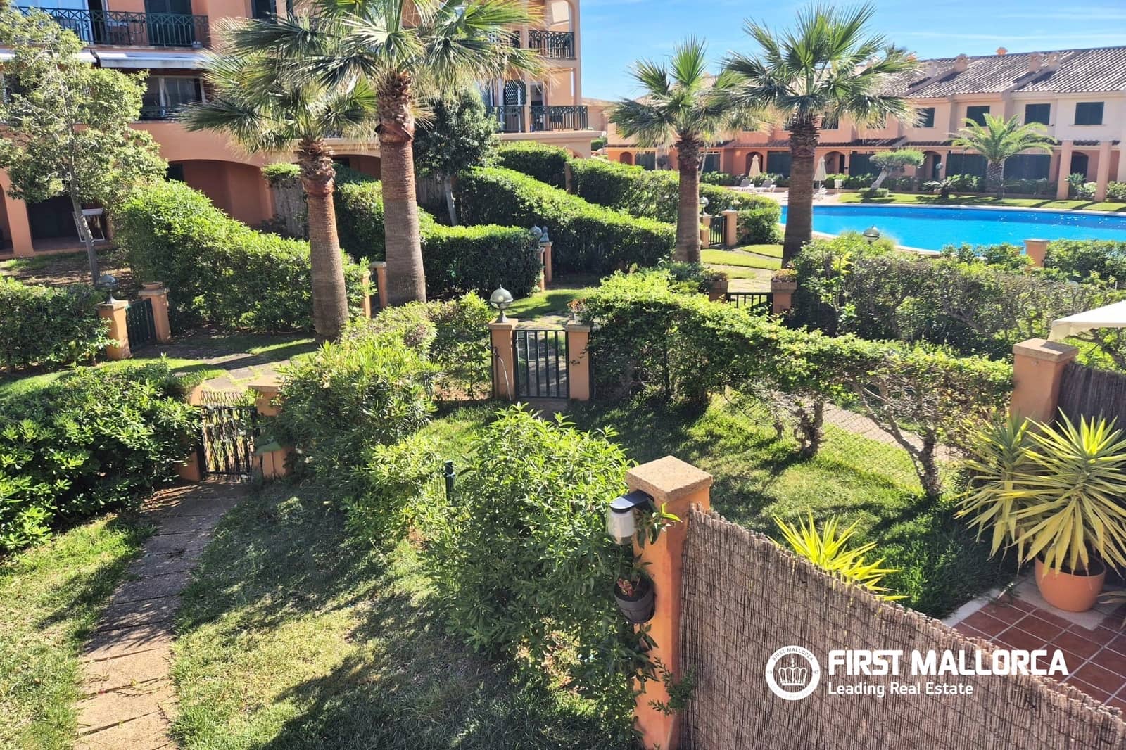 2 soverom Leilighet til salgs i El Toro / Port Adriano med svømmebasseng garasje - € 825 000 (Ref: 9883745)