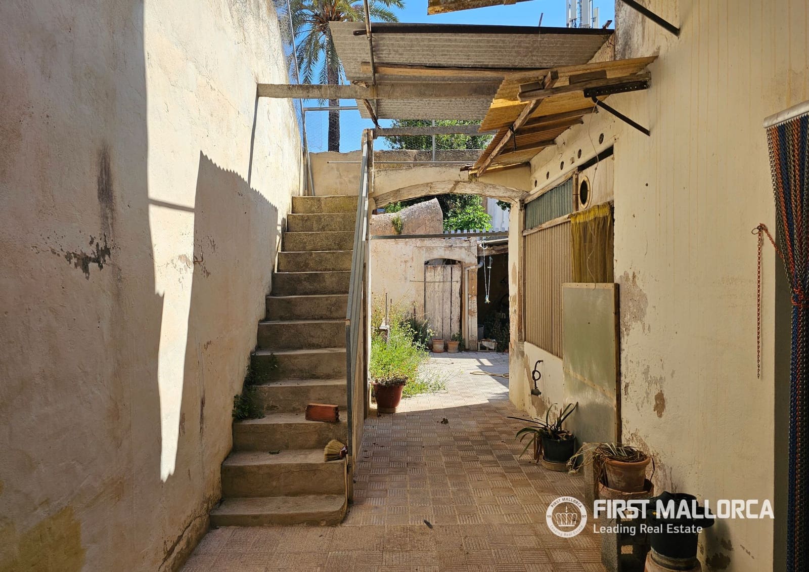5 bedroom Townhouse for sale in Llucmajor - € 550,000 (Ref: 9889511)