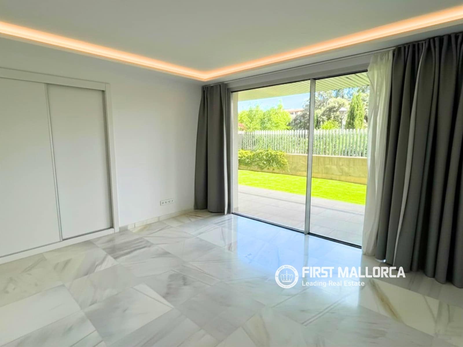 Appartement de 3 chambres à louer à Palma de Mallorca avec piscine garage - 4 500 € (Ref: 9889513)