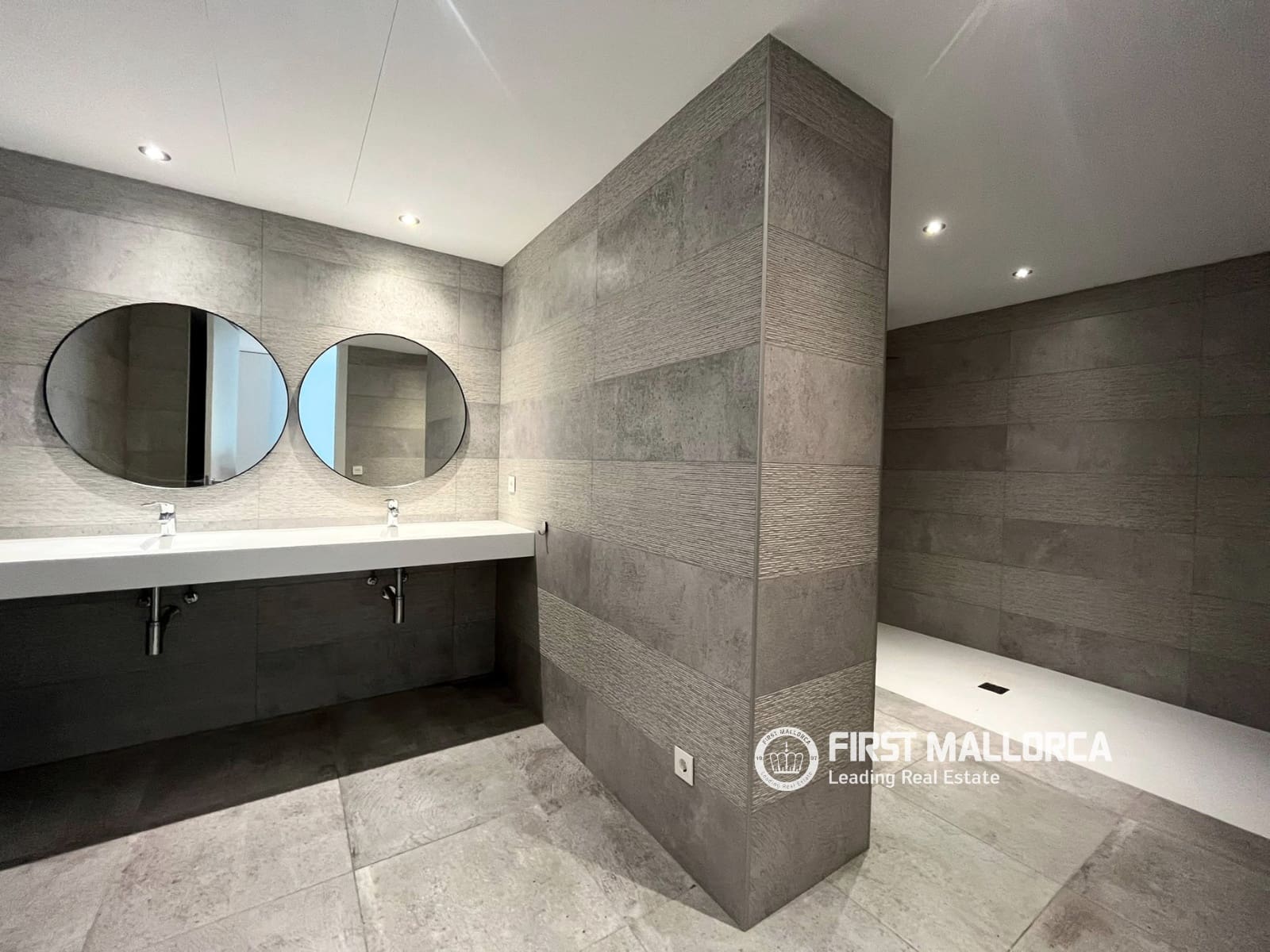 Appartement de 3 chambres à louer à Palma de Mallorca avec piscine garage - 4 500 € (Ref: 9889513)