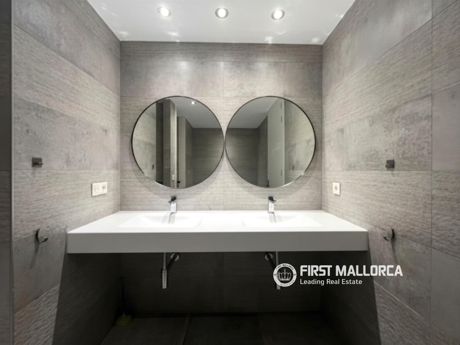 3 bedroom Apartment for sale in Palma de Mallorca with garage - € 1,950,000 (Ref: 9893176)