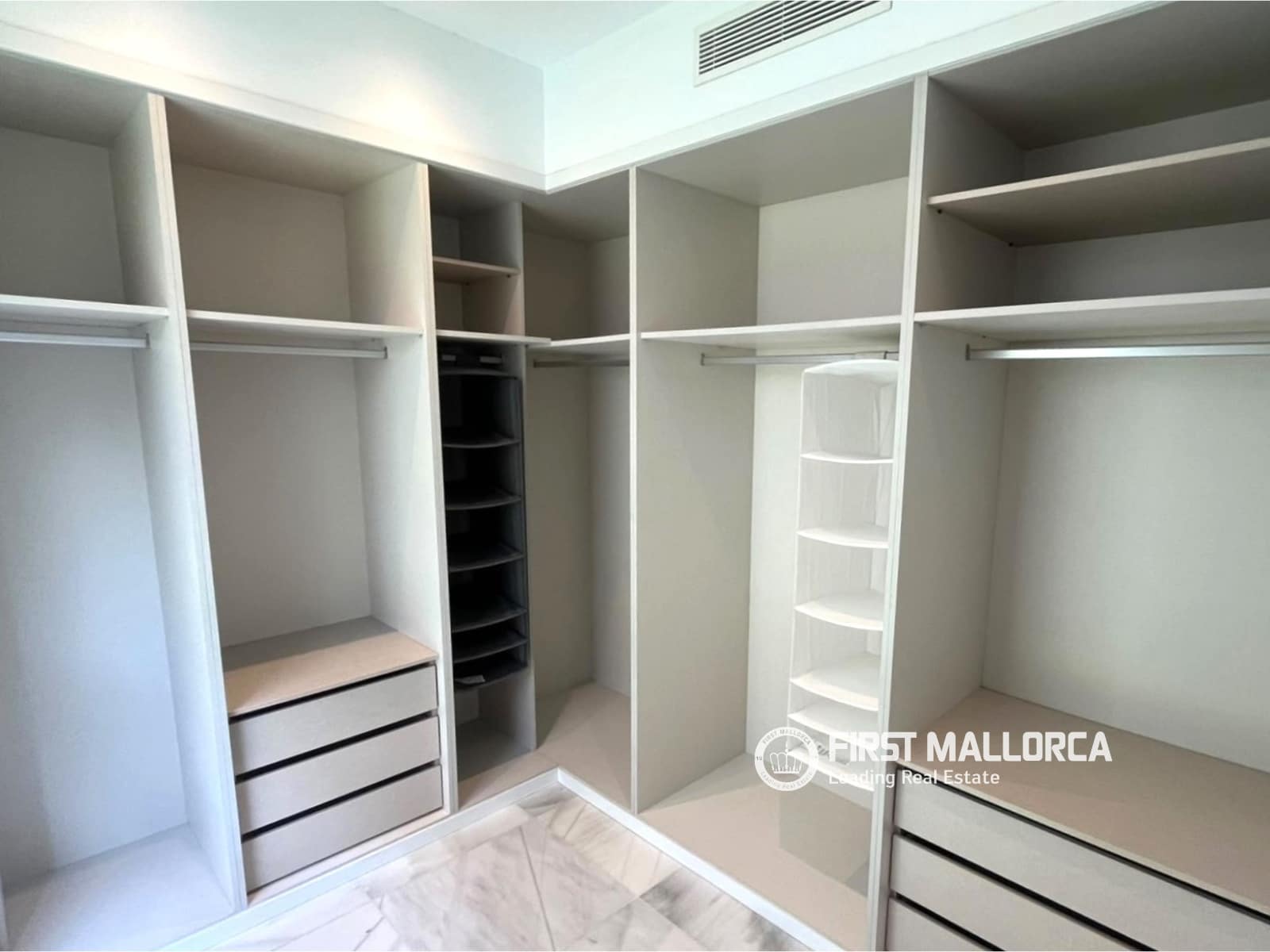 3 bedroom Apartment for sale in Palma de Mallorca with garage - € 1,950,000 (Ref: 9893176)