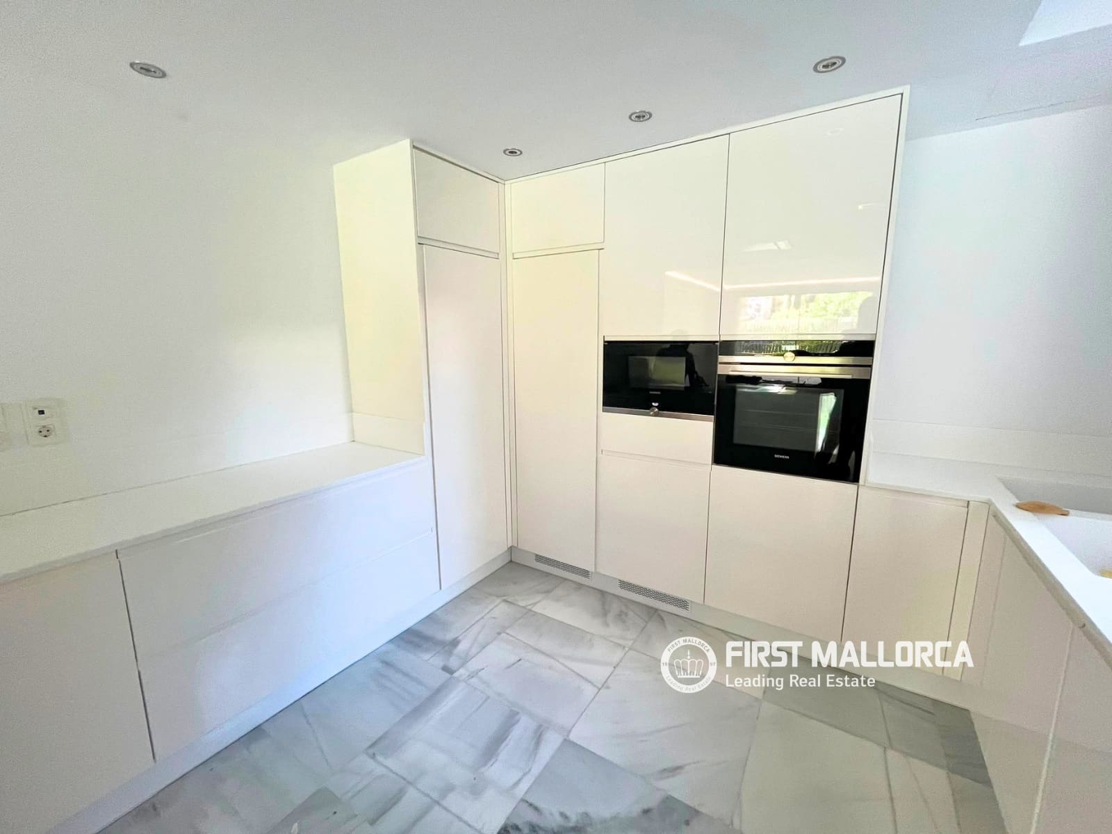 3 bedroom Apartment for sale in Palma de Mallorca with garage - € 1,950,000 (Ref: 9893176)