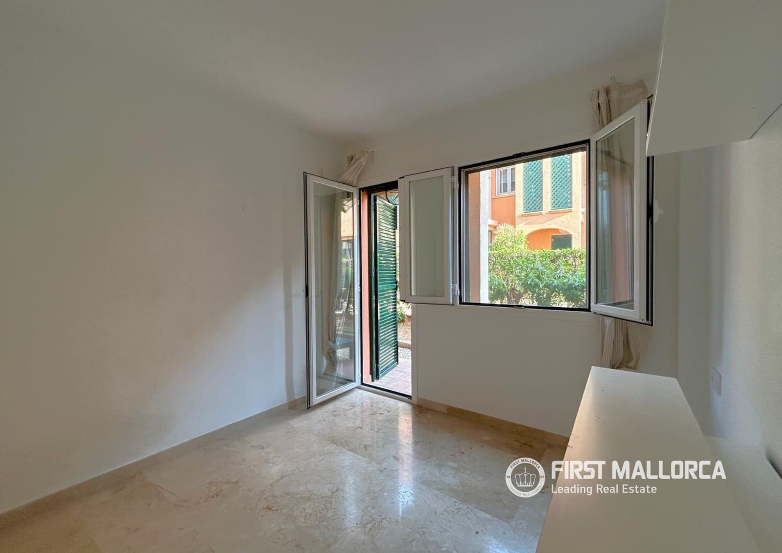 Apartamento de 4 habitaciones en El Toro / Port Adriano en alquiler con piscina garaje - 3.000 € (Ref: 9902429)