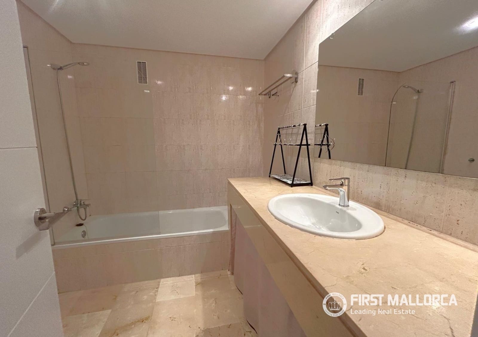 Apartamento de 4 habitaciones en El Toro / Port Adriano en alquiler con piscina garaje - 3.000 € (Ref: 9902429)