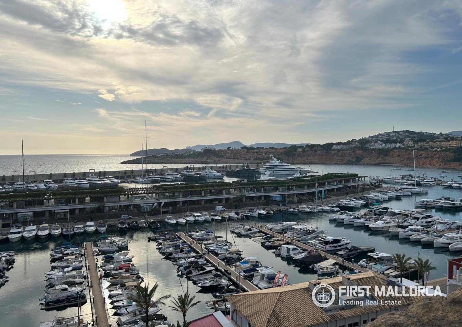 Apartamento de 4 habitaciones en El Toro / Port Adriano en alquiler con piscina garaje - 3.000 € (Ref: 9902429)