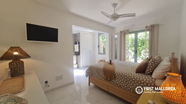 3 soveværelse Semi-Rækkehus til salg i Palmanova, Calvià med garage - € 875.000 (Ref: 9909710)
