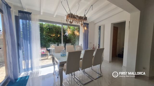 3 soveværelse Semi-Rækkehus til salg i Palmanova, Calvià med garage - € 875.000 (Ref: 9909710)