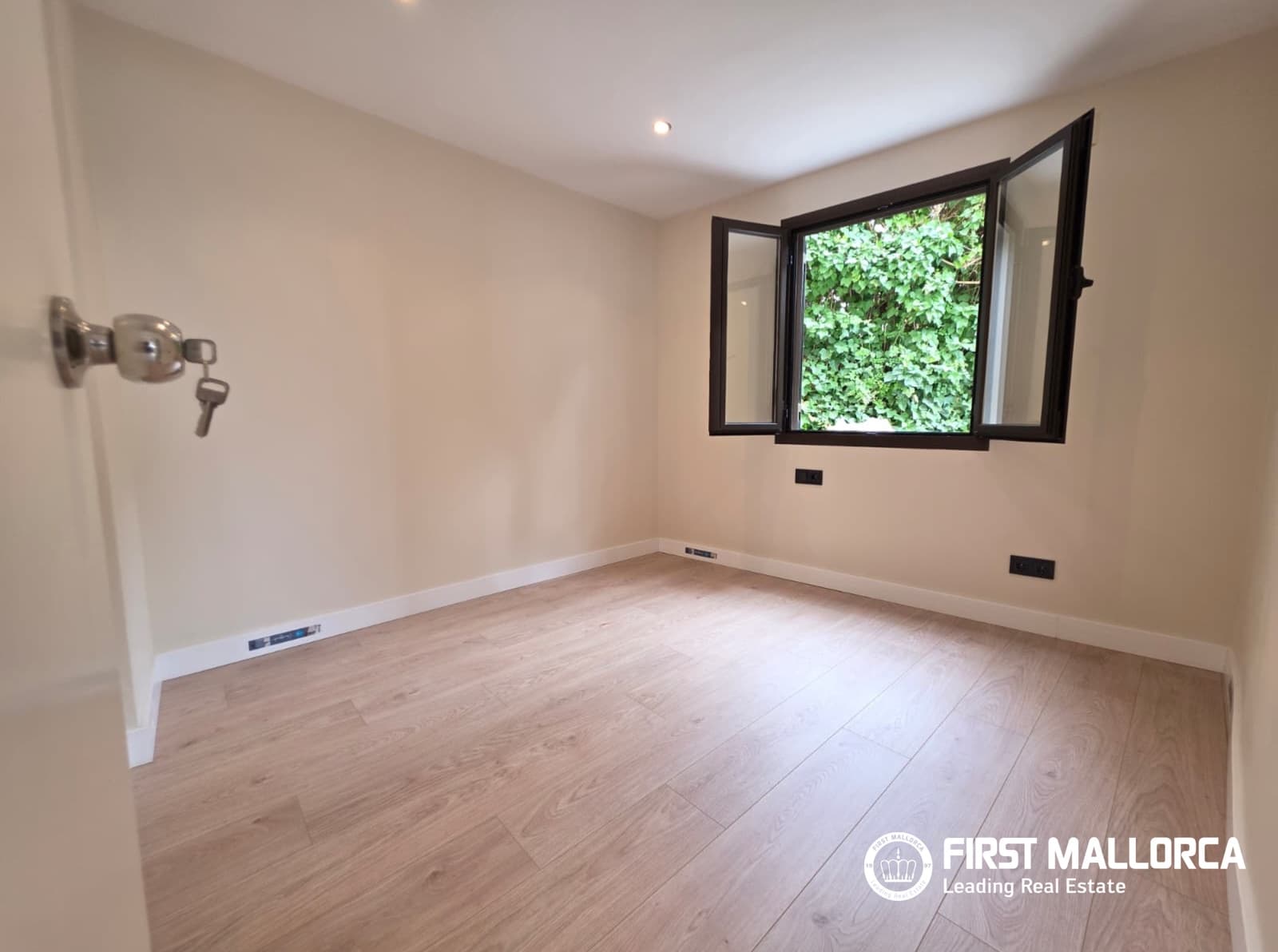 Appartement de 2 chambres à louer à Cala Mayor avec garage - 2 400 € (Ref: 9909711)