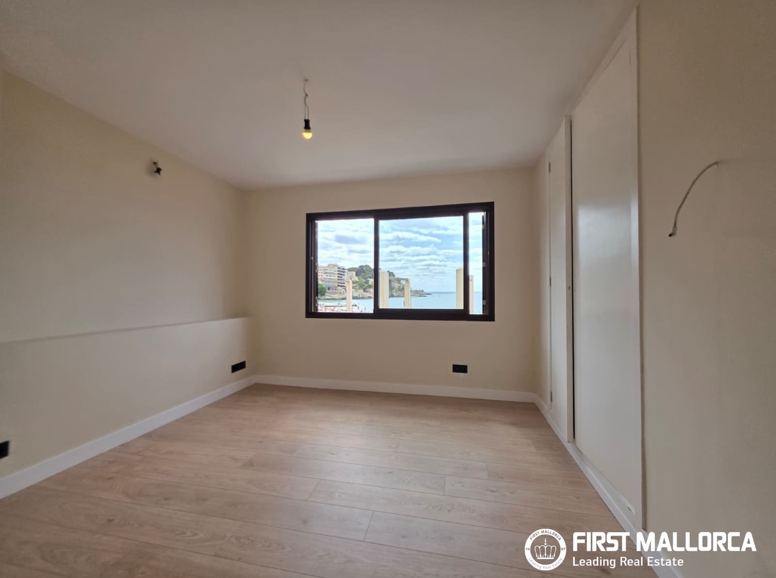 Appartement de 2 chambres à louer à Cala Mayor avec garage - 2 400 € (Ref: 9909711)