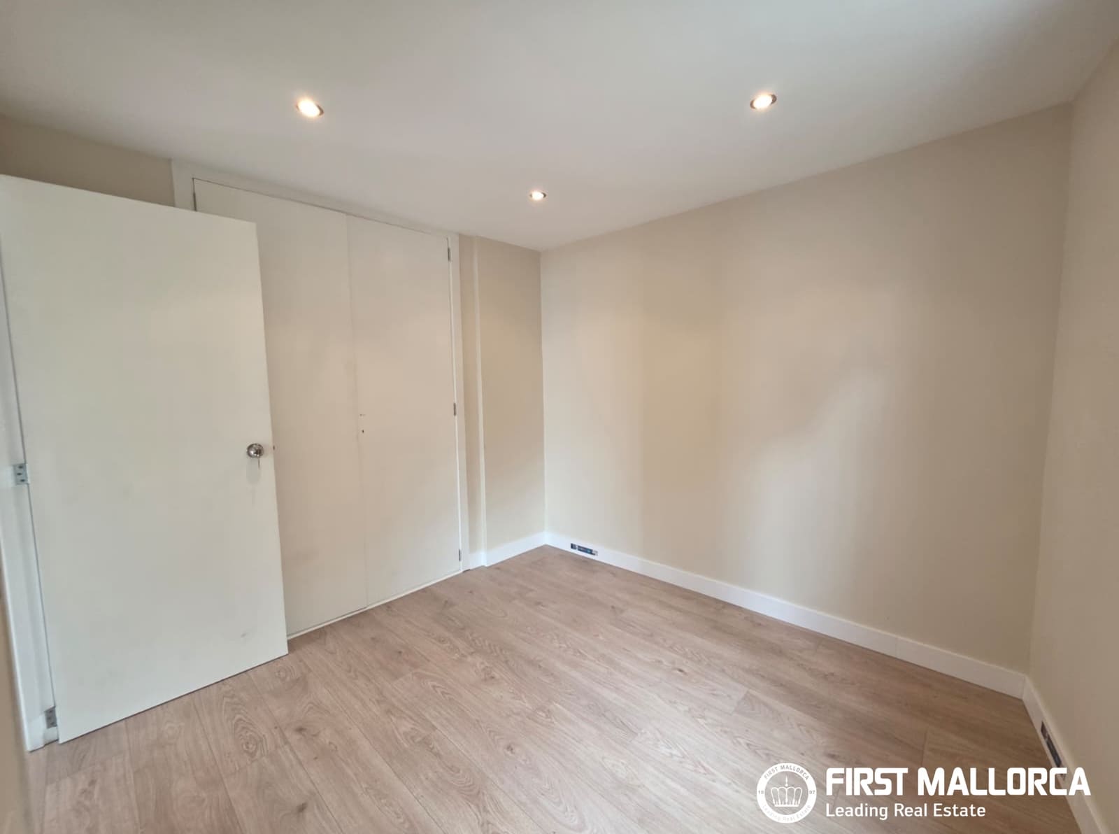Appartement de 2 chambres à louer à Cala Mayor avec garage - 2 400 € (Ref: 9909711)