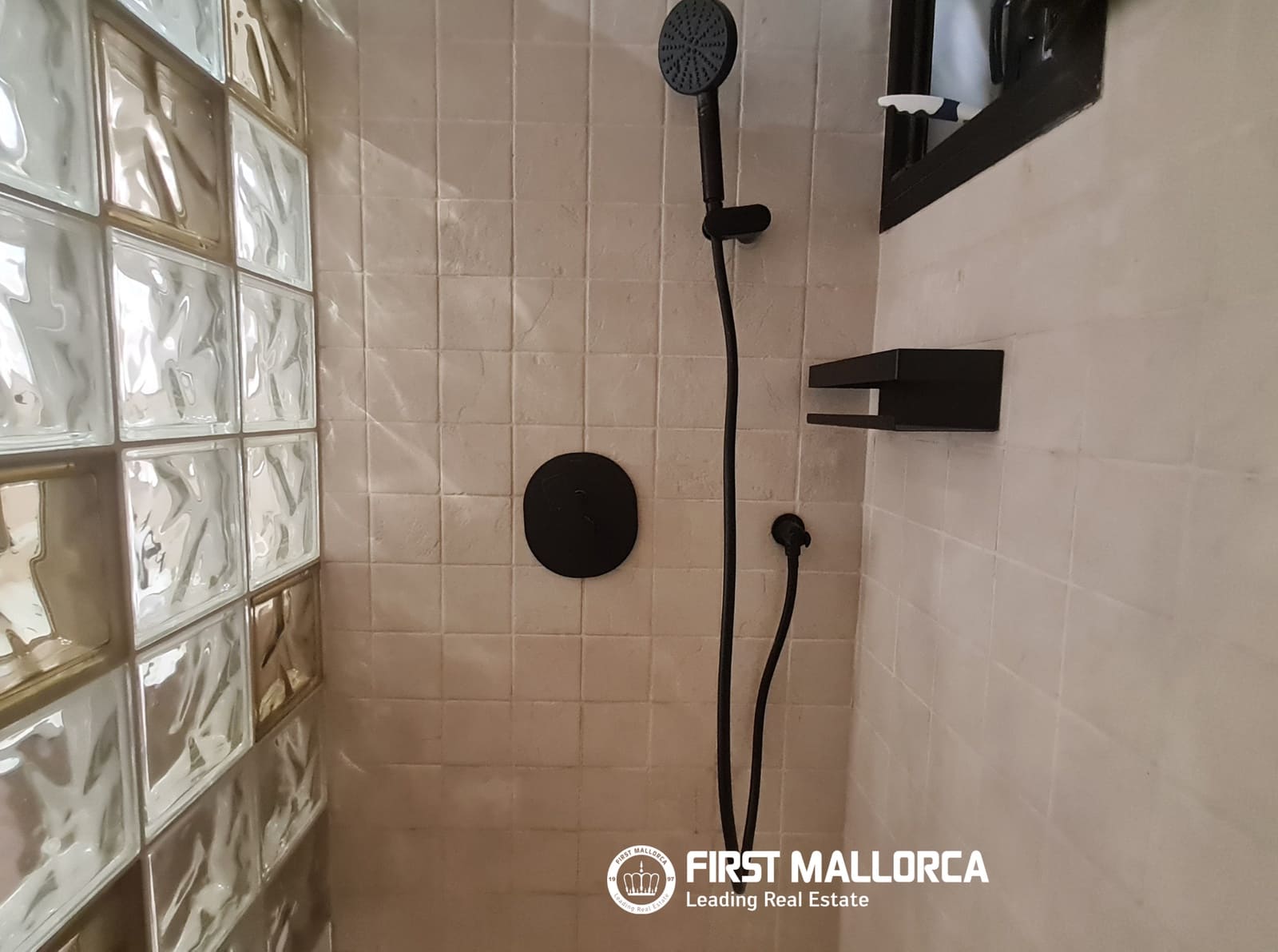 Appartement de 2 chambres à louer à Cala Mayor avec garage - 2 400 € (Ref: 9909711)