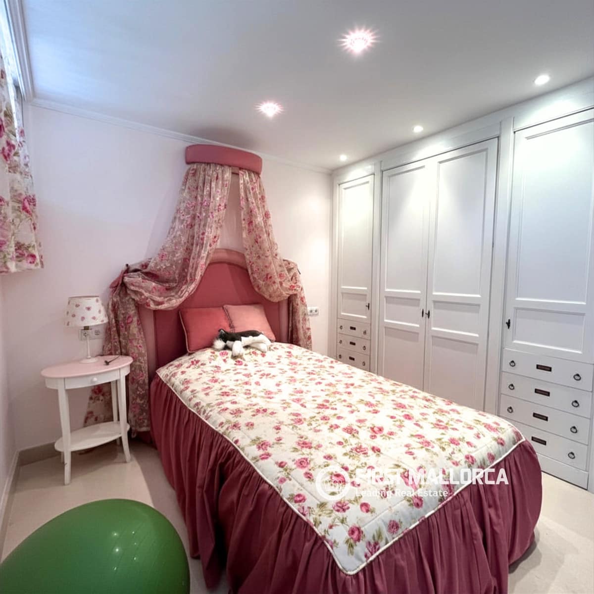 4 bedroom Apartment for sale in Portals Nous with garage - € 2,700,000 (Ref: 9909713)