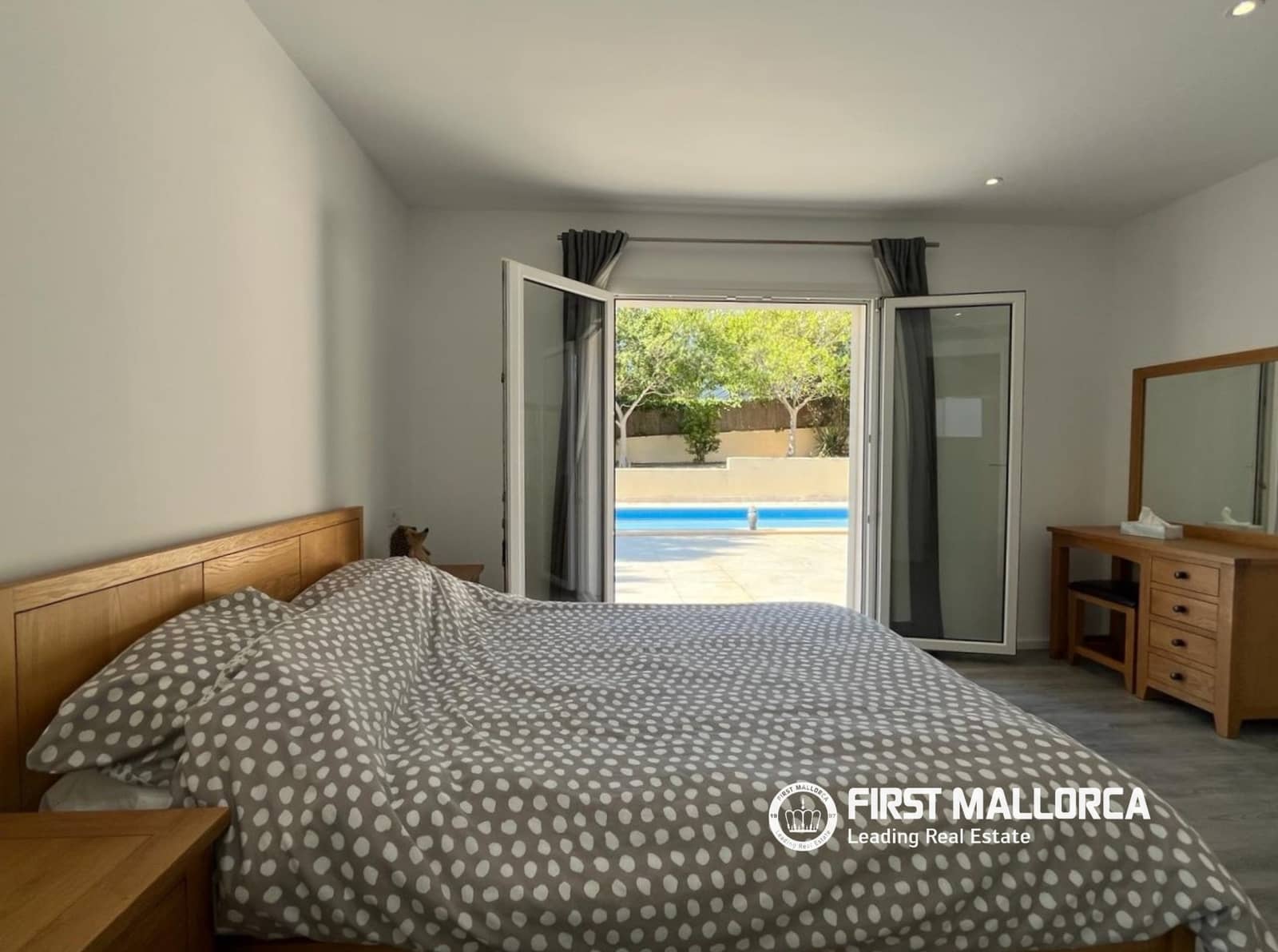 4 soveværelse Villa til salg i El Toro / Port Adriano med swimmingpool garage - € 2.150.000 (Ref: 9926359)