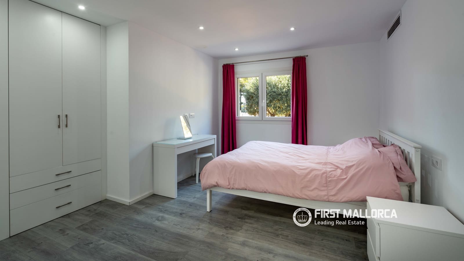 4 bedroom Villa for sale in El Toro / Port Adriano with pool garage - € 2,150,000 (Ref: 9926359)
