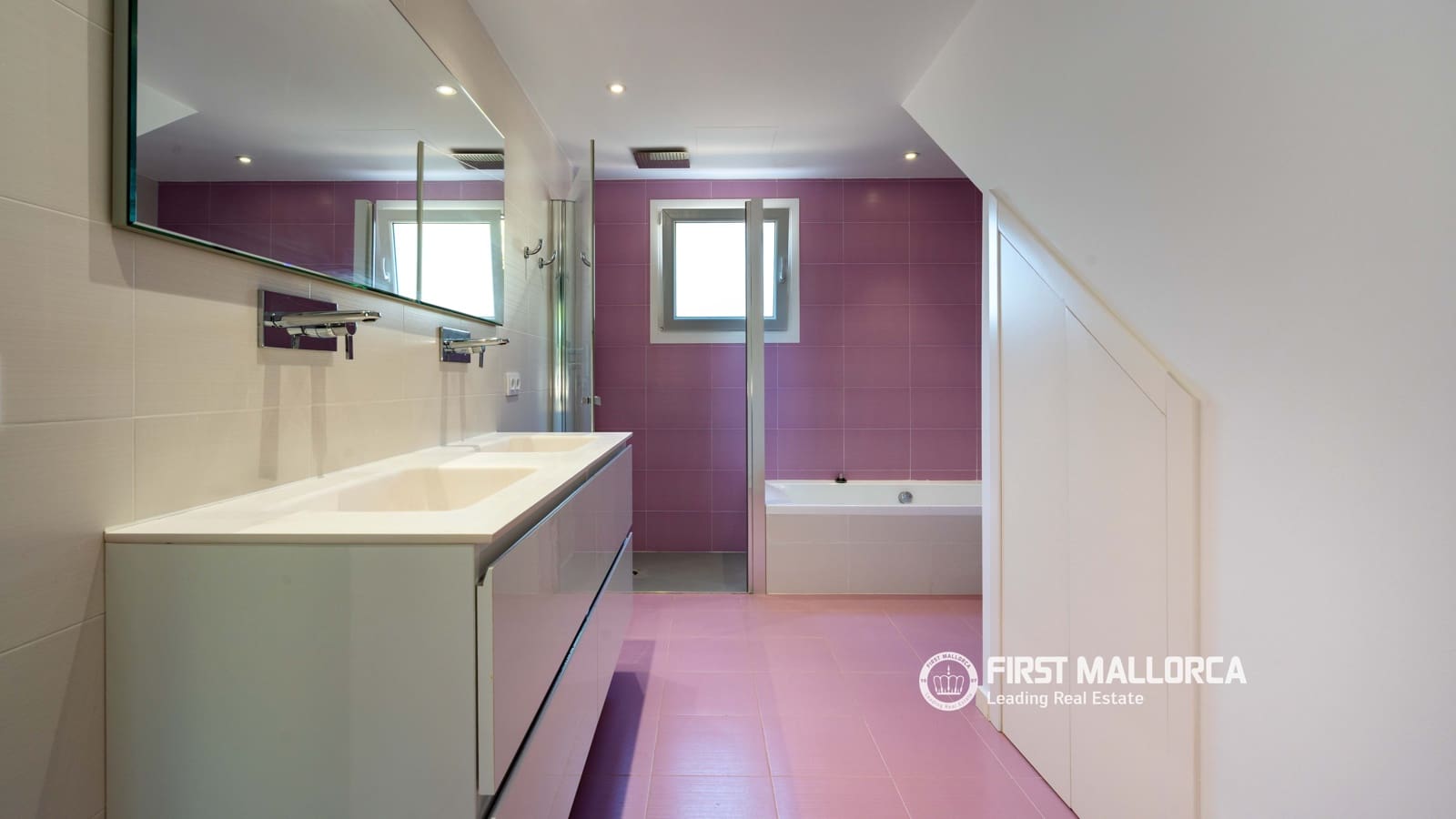 4 bedroom Villa for sale in El Toro / Port Adriano with pool garage - € 2,150,000 (Ref: 9926359)