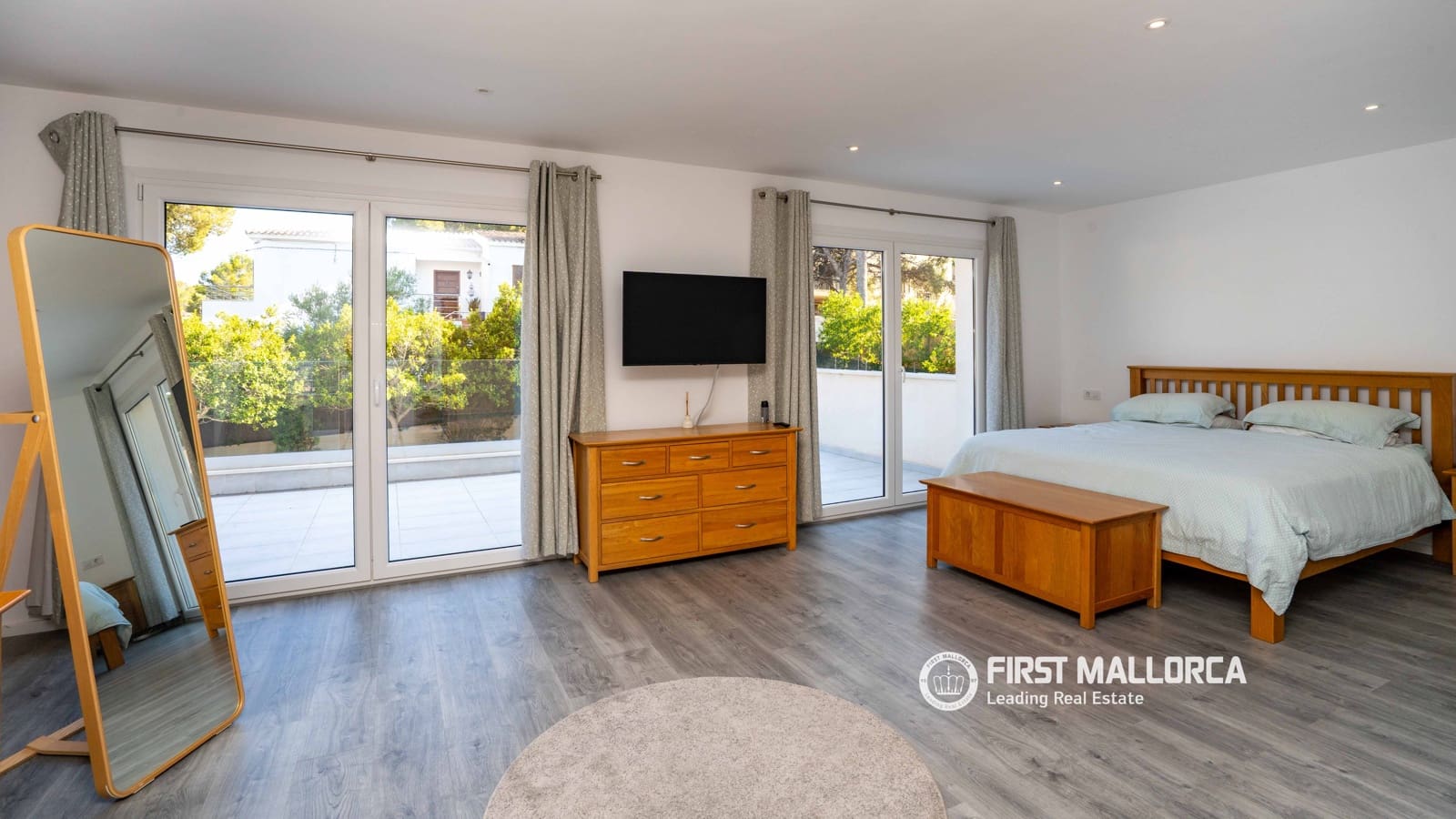 4 bedroom Villa for sale in El Toro / Port Adriano with pool garage - € 2,150,000 (Ref: 9926359)