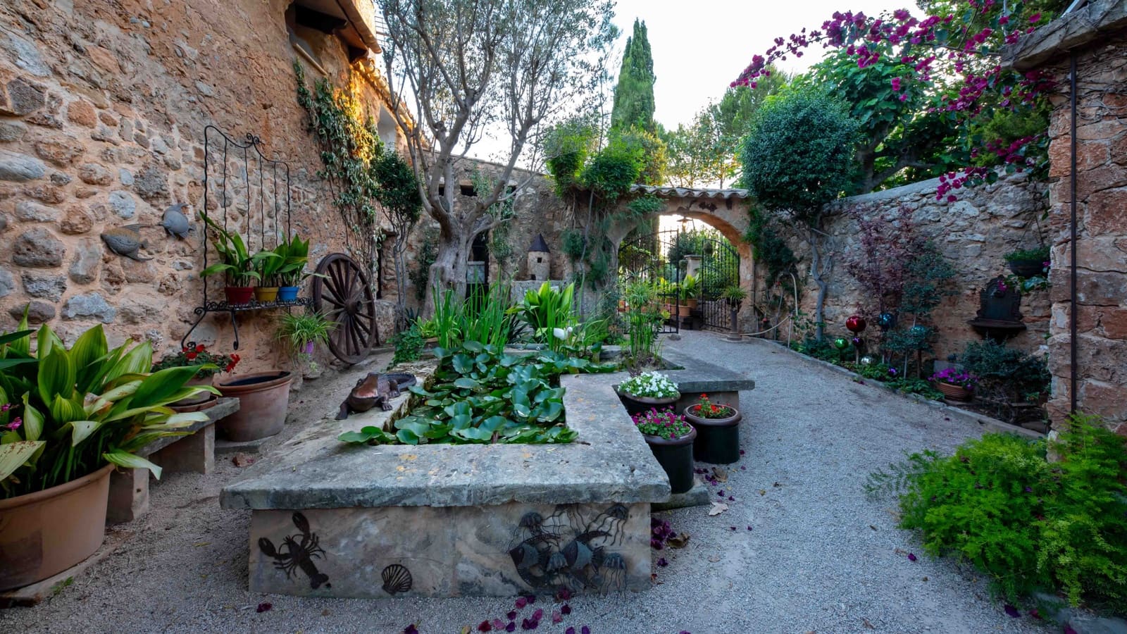5 bedroom Finca/Country House for sale in Santa Eugenia with pool garage - € 6,950,000 (Ref: 9932376)