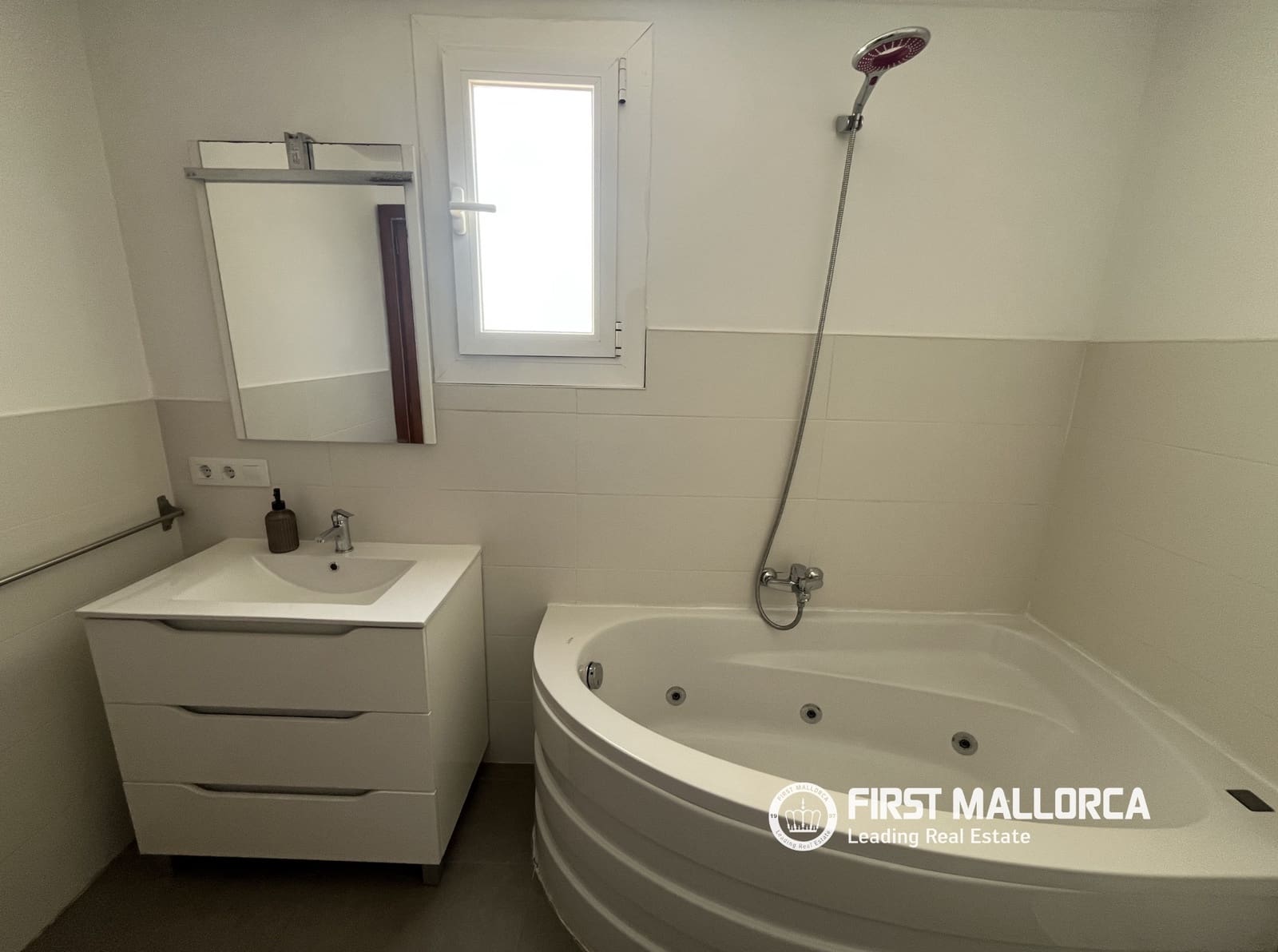 3 camera da letto Villetta Bifamiliare da affittare in Palma de Mallorca con garage - 3.000 € (Rif: 9932377)