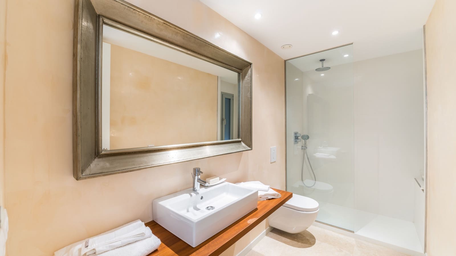 2 slaapkamer Appartement te koop in Bendinat met zwembad garage - € 1.750.000 (Ref: 9941504)