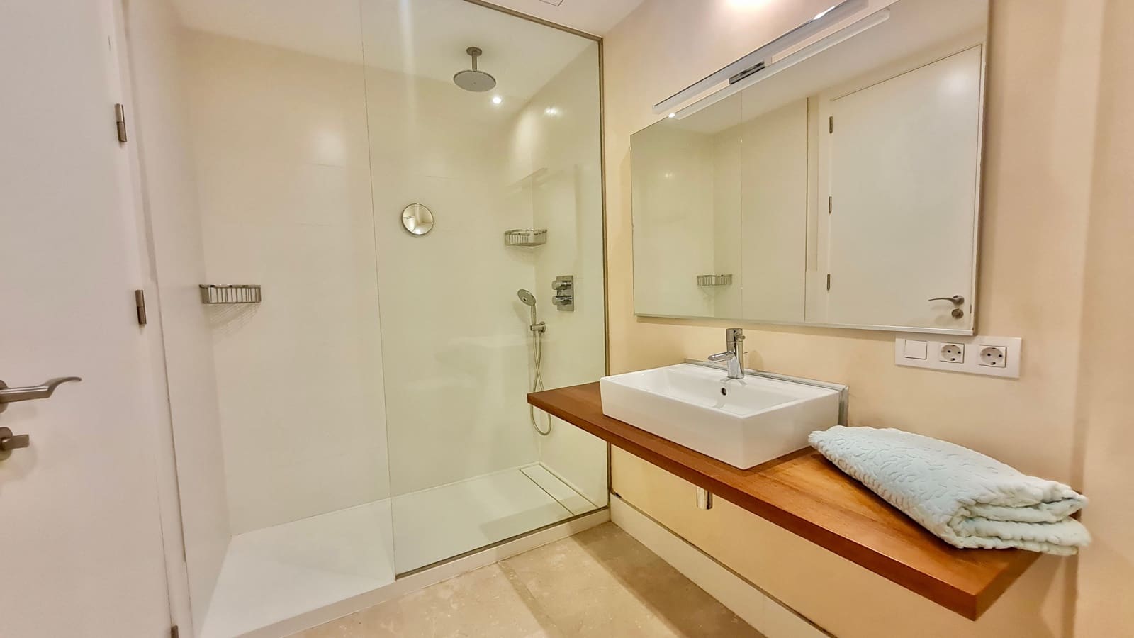 2 slaapkamer Appartement te koop in Bendinat met zwembad garage - € 1.750.000 (Ref: 9941504)