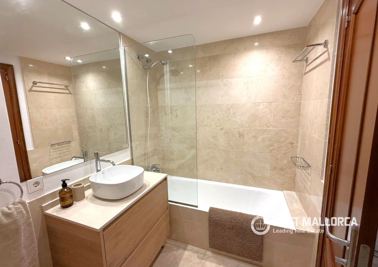 Appartement de 2 chambres à louer à Llucmajor avec piscine garage - 2 000 € (Ref: 9948885)