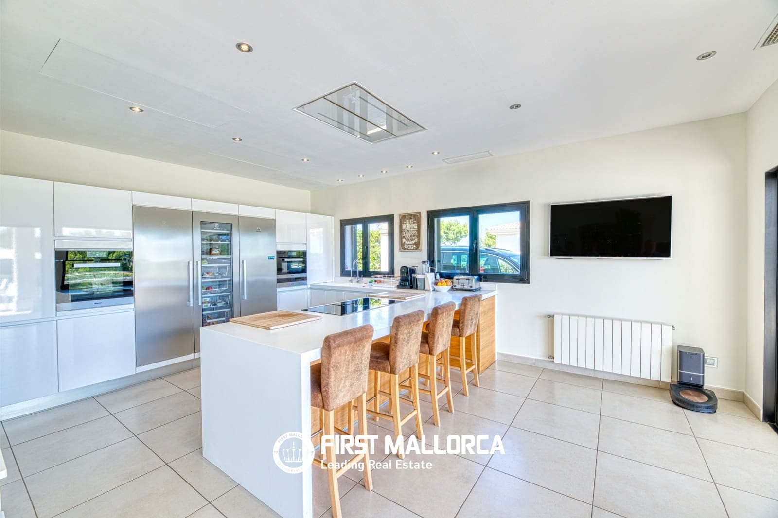 5 bedroom Villa for rent in Cala Vinyes / Cala Vinyas / Cala Vinas - € 10,000 (Ref: 9948886)