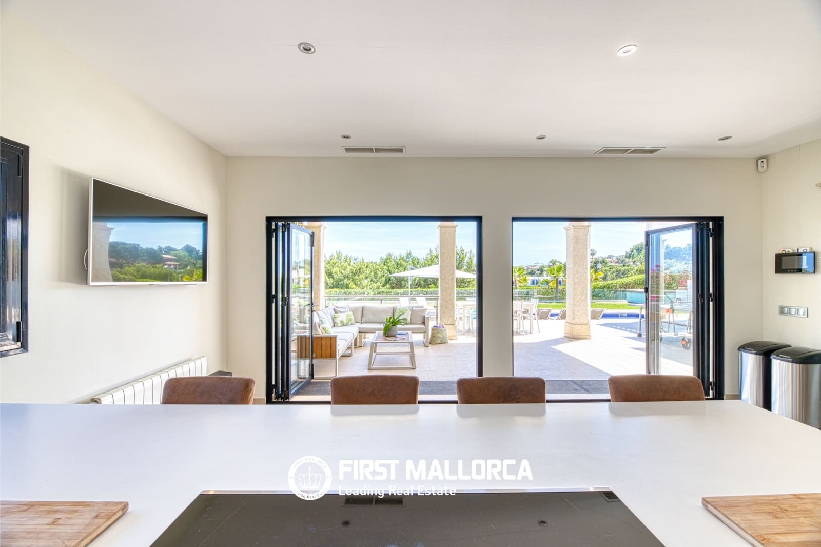 5 bedroom Villa for rent in Cala Vinyes / Cala Vinyas / Cala Vinas - € 10,000 (Ref: 9948886)