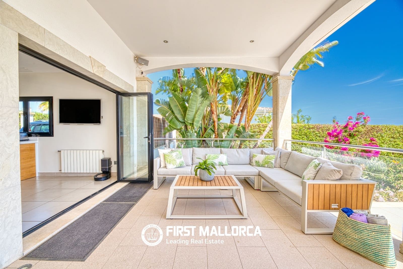 5 bedroom Villa for rent in Cala Vinyes / Cala Vinyas / Cala Vinas - € 10,000 (Ref: 9948886)