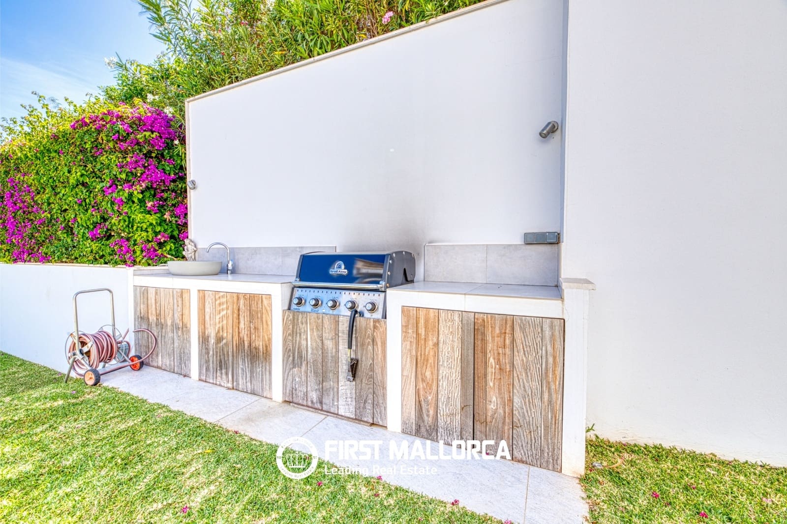 5 bedroom Villa for rent in Cala Vinyes / Cala Vinyas / Cala Vinas - € 10,000 (Ref: 9948886)