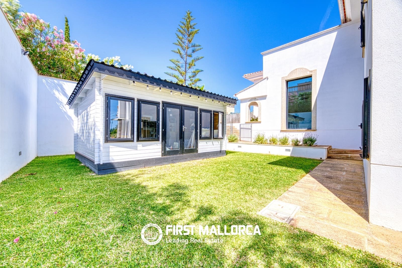 5 bedroom Villa for rent in Cala Vinyes / Cala Vinyas / Cala Vinas - € 10,000 (Ref: 9948886)