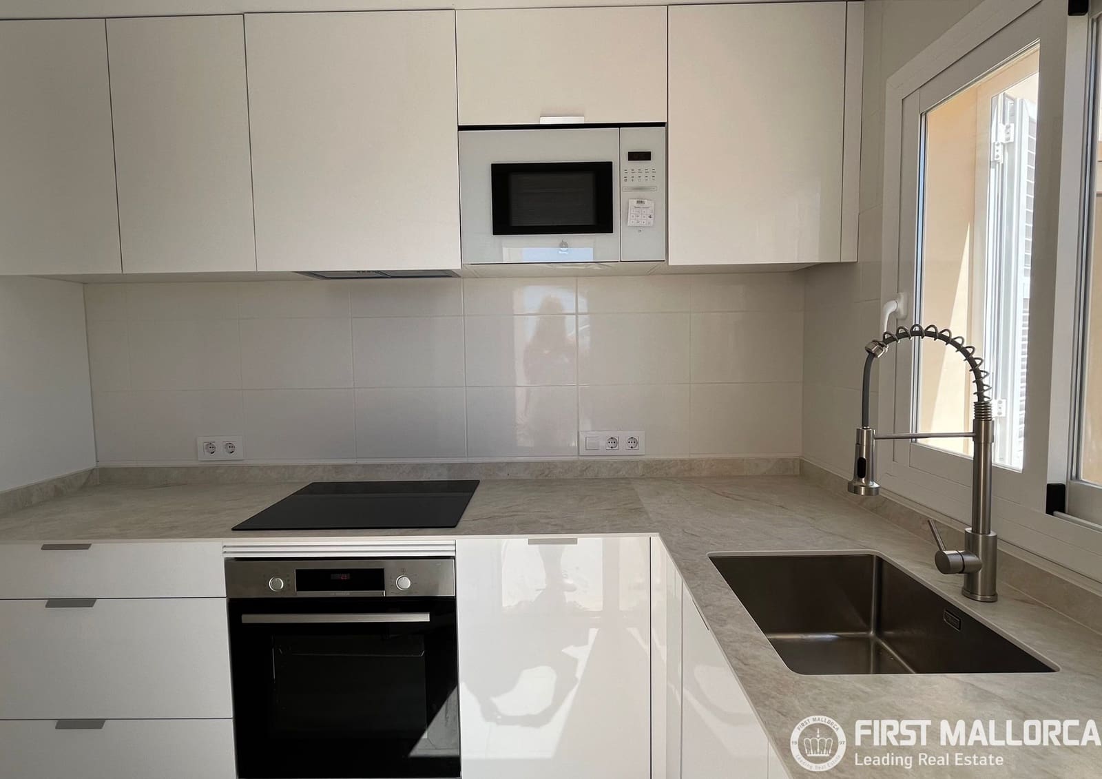 3 sypialnia Willa do wynajęcia w Cala Llombards z garażem - 2 350 € (Ref: 9950679)
