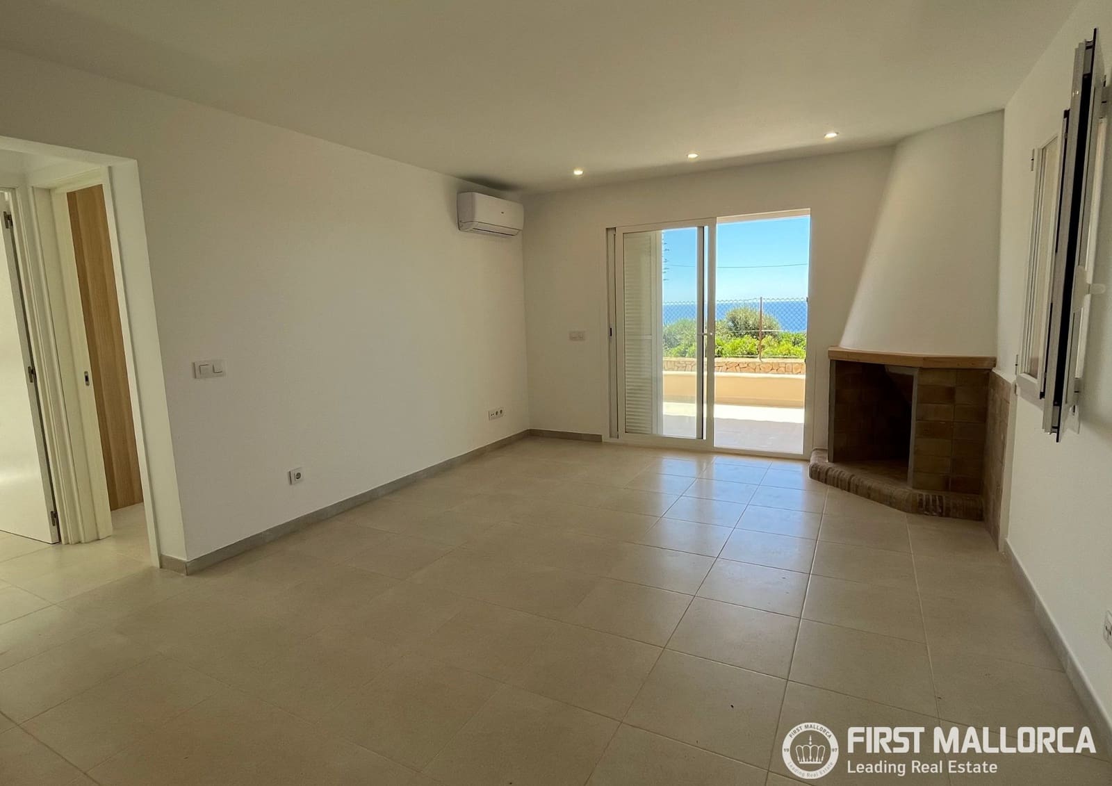 3 sypialnia Willa do wynajęcia w Cala Llombards z garażem - 2 350 € (Ref: 9950679)