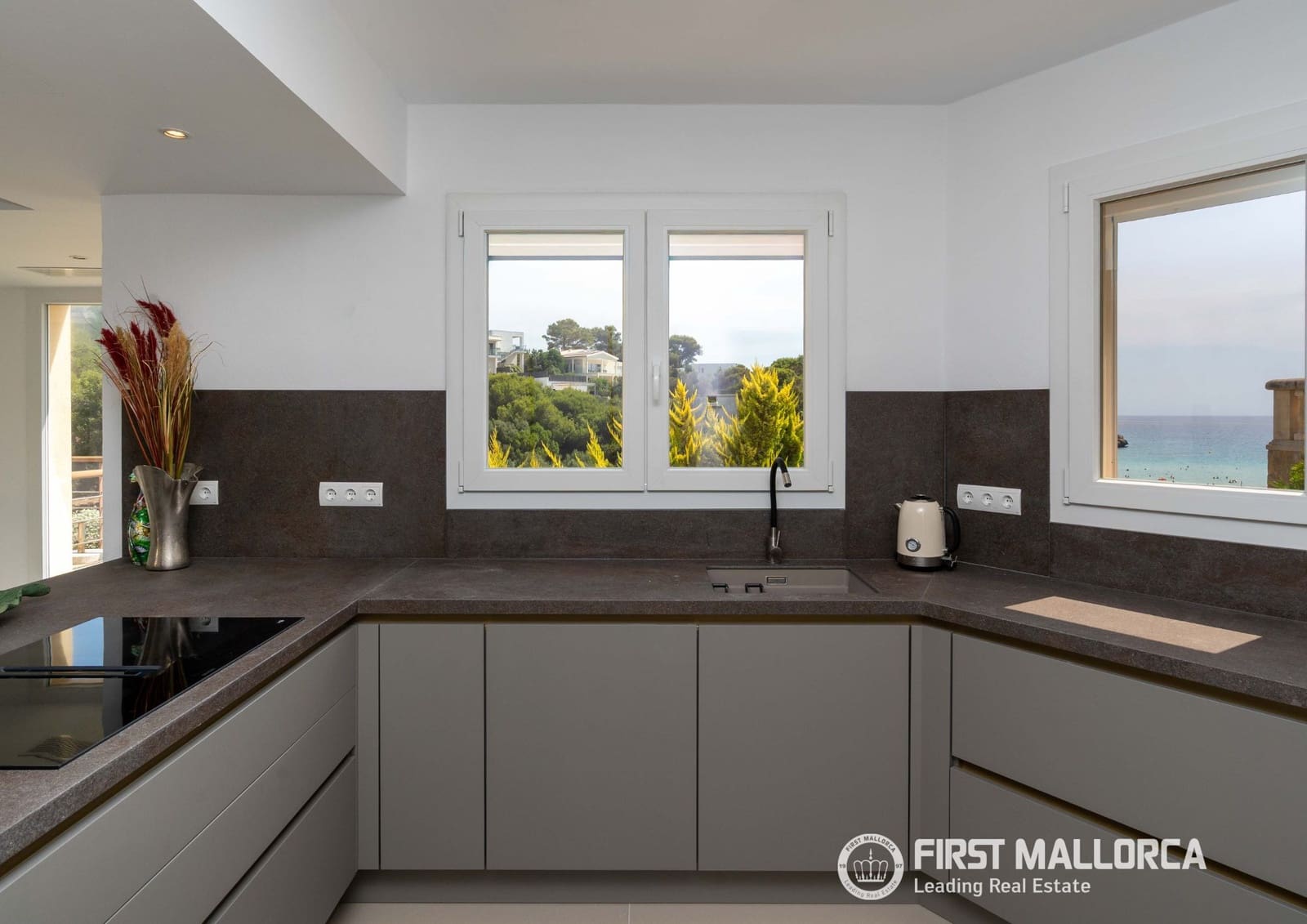 4 sypialnia Willa na sprzedaż w Portocristo / Port de Manacor z basenem garażem - 2 750 000 € (Ref: 9956578)