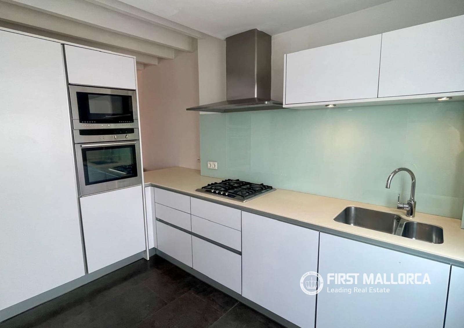2 bedroom Penthouse for rent in Palma de Mallorca - € 2,300 (Ref: 9969061)