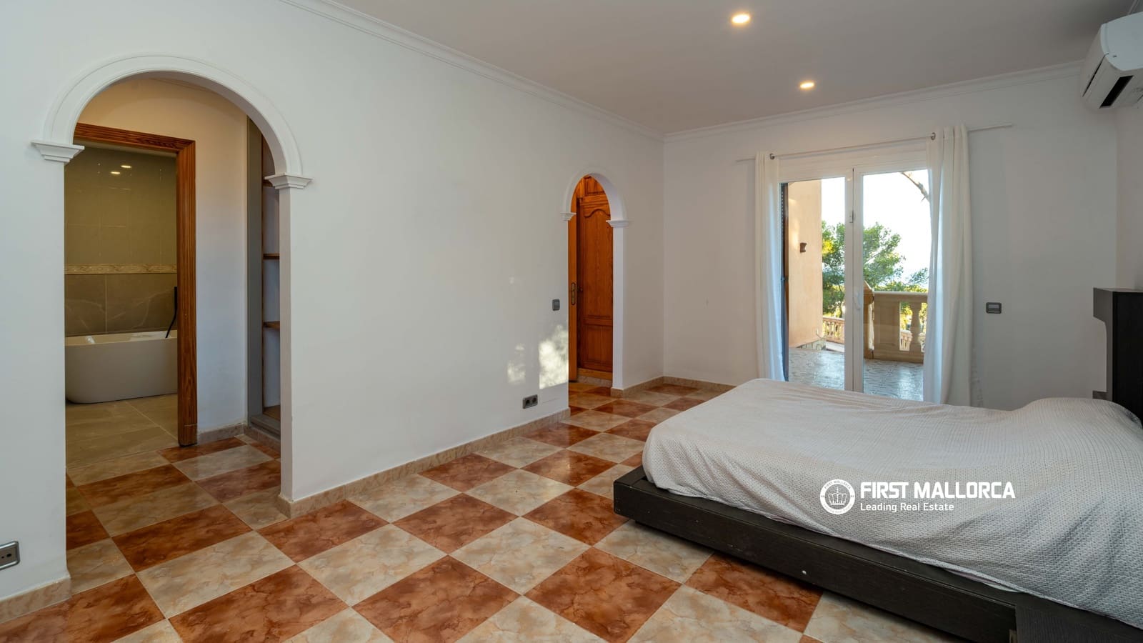 5 sypialnia Willa do wynajęcia w Costa d'en Blanes z basenem garażem - 9 500 € (Ref: 9974364)